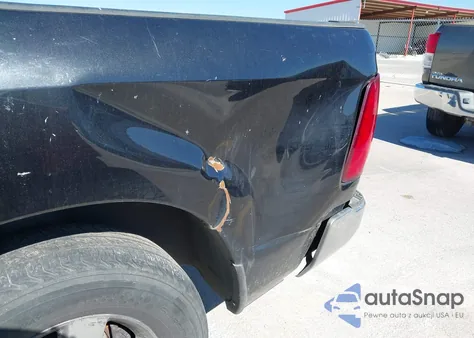 2017 Ram 1500 Slt 4X2 6'4 Box z USA, uszkodzony, nr VIN 1C6RR6TT1HS576127